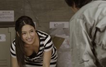 二宮ナナの乳首まる見え胸チラに大興奮…ゴミ捨て場で押し倒されメス堕ちする寝取られ性交！